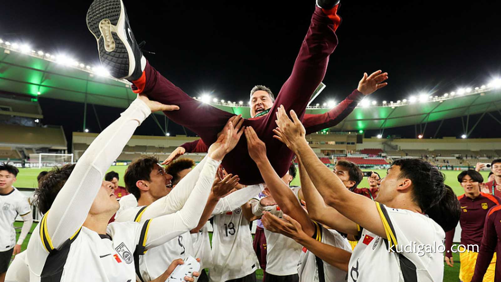 完美体育赛事分析: 变阵打懵越南！里皮后最佳主帅诞生，名记呼吁｜现在就让他带国足