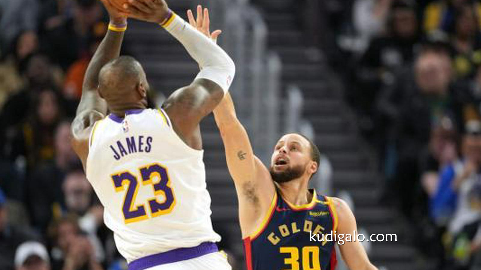 完美体育独家解读: 内讧传闻推动詹皇离开湖人？名记｜或最终联手库里