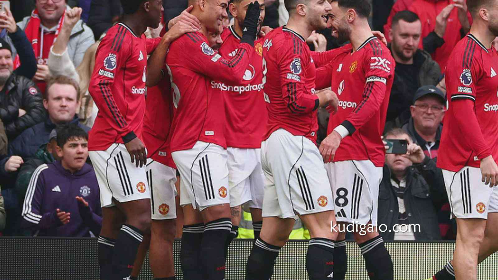 完美体育深度聚焦：卡里克上任3连胜！英超｜曼联3-2富勒姆  被连追2球+新援替补绝杀