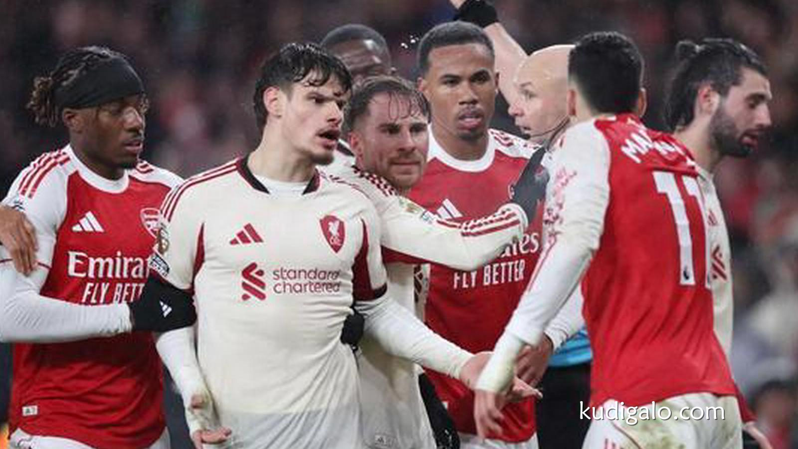 完美体育深度聚焦：内维尔批马丁内利｜很惊讶利物浦球员没冲过去狠狠揍他